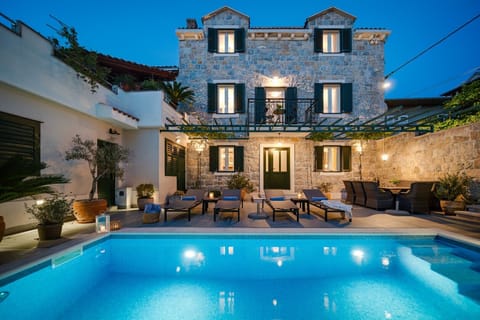 Charming stone house with 4 en-suite bedrooms
