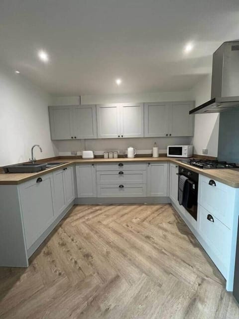 Fully equipped kitchen.