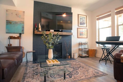 Living Room w Streaming TV