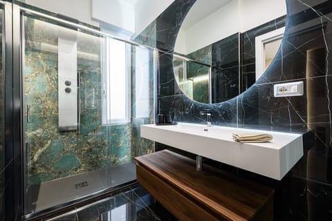 Superior Room | Bathroom | Towels