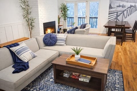 Stretch Out and Relax: Long Couch, Endless Comfort!