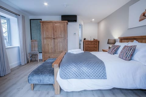 Suite 7 - Sleeping Giant Hotel - Pen Y Cae Inn (4355)