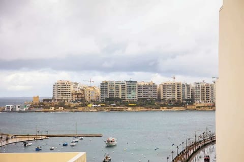 Spectacular views of Spinola Bay await you – the perfect complement to your extraordinary experience.
