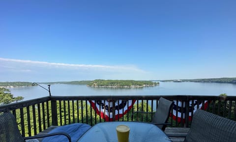 Amazing Lake Views for miles!