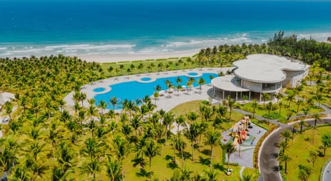 2 outdoor pools, open 6:00 AM to 6:00 PM, lifeguards on site