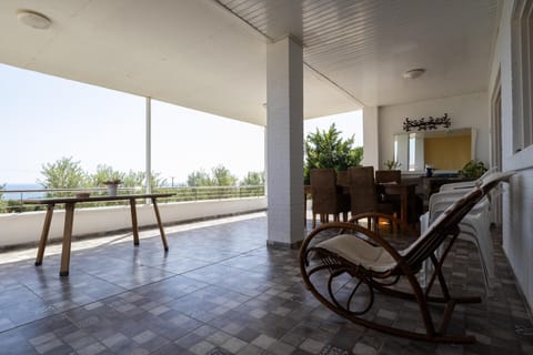House | Terrace/patio