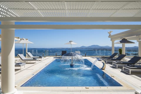 Seasonal outdoor pool, pool umbrellas, sun loungers