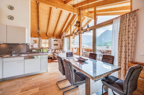 Deluxe Chalet, Mountain View | In-room dining