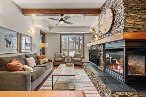 Living room with a gas-lit fireplace, cozy seating options and a Smart TV with cable to kick back and enjoy after a day of adventuring.