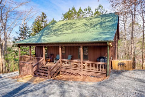 Exterior | Driveway (4 Vehicles) | Trailer Parking