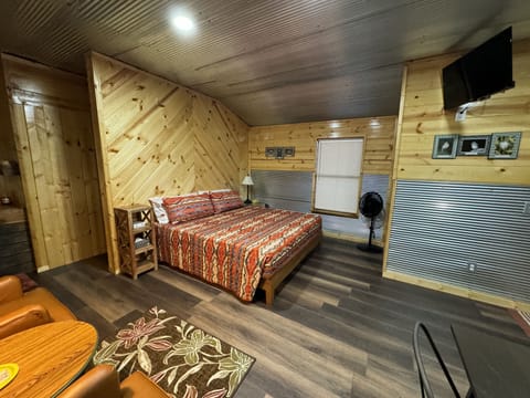 Ruffled Feathers Cabin at The Lazy Buffalo, pet friendly, sleeps 2, king bed