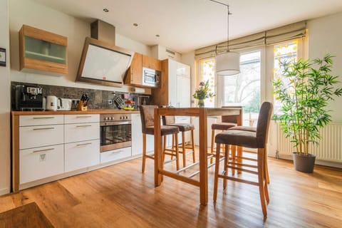 Eat-in kitchen