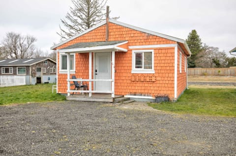 Cottage 6 is a 2BR retreat, offering a peaceful and inviting atmosphere.