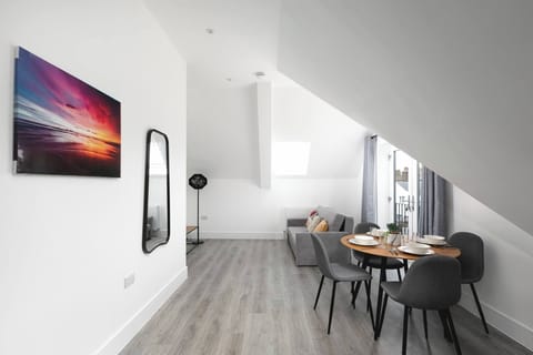 Apartment, 1 Bedroom | Dining