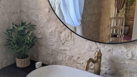 Superior Suite, Ensuite, Garden View (Charmante) | Premium bedding, individually decorated, individually furnished