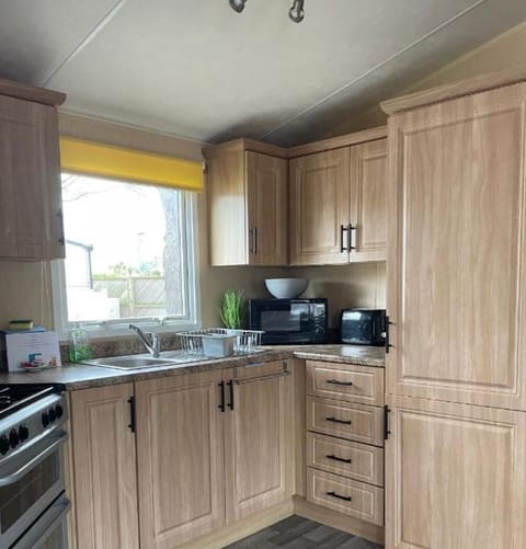 Lazy Bear 25 Arne View Seaside home with great views, full kitchen&strong Wi-Fi. Campground/ 
RV Resort in Poole