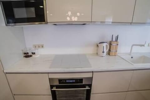 7a5cf3b9 686e 4cc4 8834 9beb13cd34d9