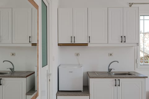 Family Room, Balcony | Hypo-allergenic bedding, desk, soundproofing, free WiFi