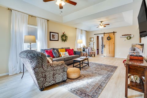 Zanesville Vacation Rental | 1BR | 1BA | 1,044 Sq Ft | 6 Steps Required