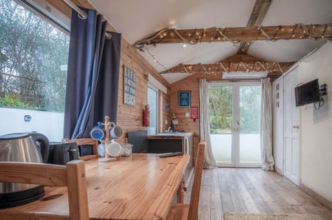 The Lodge - 1 Bedroom - Freshwest Beach Retreat (23112)