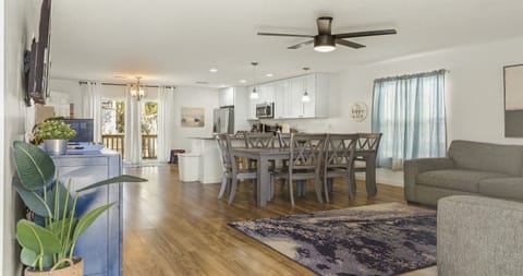 Open-Concept Living + Dining Space 🛋️🍽️
Bright, airy, and designed for together time—this open layout connects the living room, dining area, and kitchen so your group can relax, cook, and hang out all in one beautiful space.
