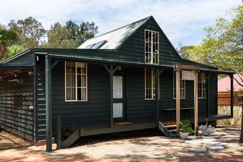 Seahorse Manor - Cabin 1/3