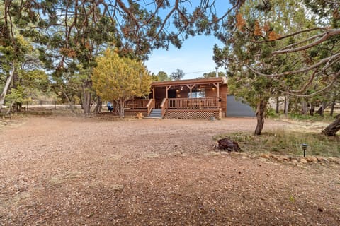The Starlite Cabin is situated on 1/3 acre property that is fully fenced-in.