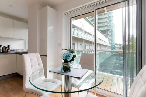 Apartment, 1 Bedroom, Balcony | Living area