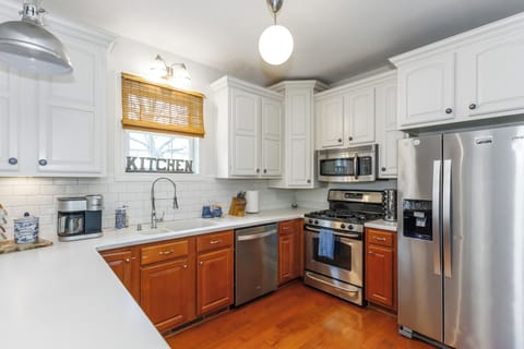 Fully equipped kitchen with gas range