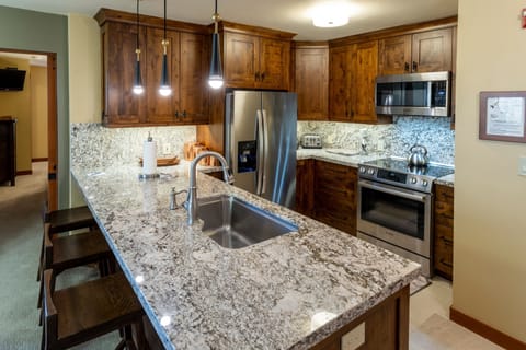 Condo, 2 Bedrooms | Private kitchen | Fridge, oven, coffee/tea maker, toaster