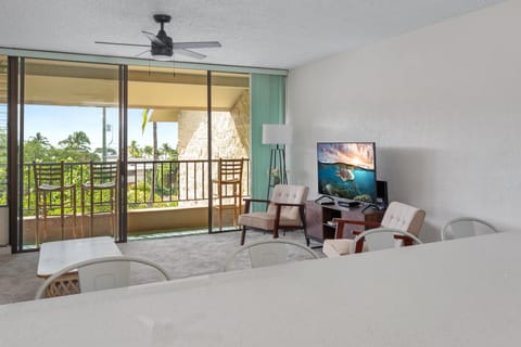 Condo, 1 Bedroom | Living area | Smart TV
