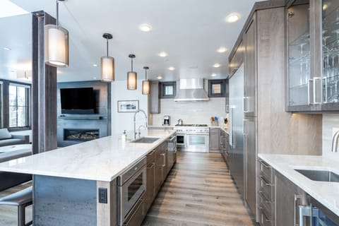 Kitchen - A fresh chef's kitchen with top of the line appliances