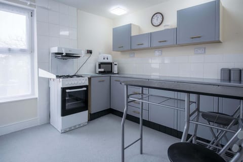 Fulke Street - 2 Bedroom Apartment - Milford Haven (21678)