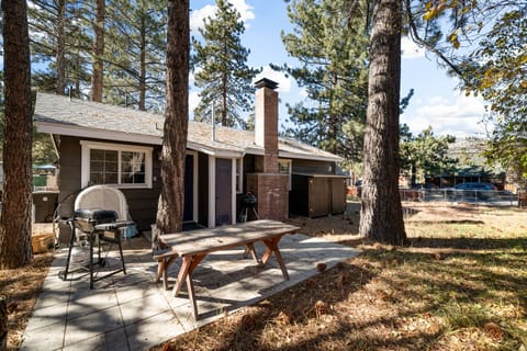 Put work on snooze and enjoy a getaway at Highbearnation Cabin!