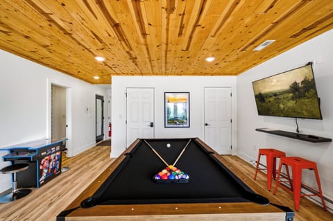 7' Pool Table 