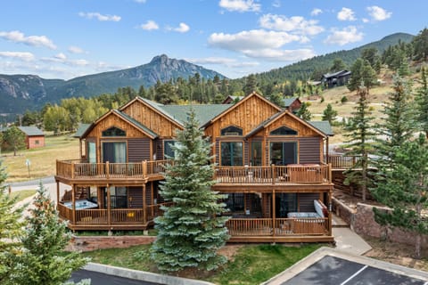 Mountain-view duplex with spacious decks for sunset relaxation