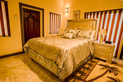 QUEEN SUITE