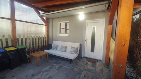 Apartment, 1 Bedroom, Smoking, Terrace | Living area