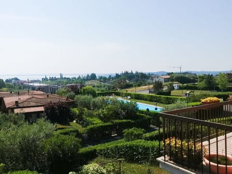 Deluxe Apartment | Private kitchen | Full-size fridge, microwave, dishwasher, coffee/tea maker