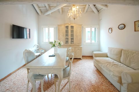 Apartment | Living area | Flat-screen TV