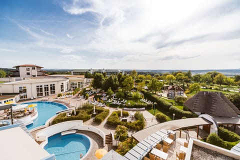 3 indoor pools, 4 outdoor pools
