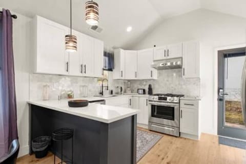 Db90e9c0 84ea 4997 a3eb 616ab2c9e0f3