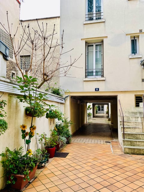 L'appartement donne sur cour