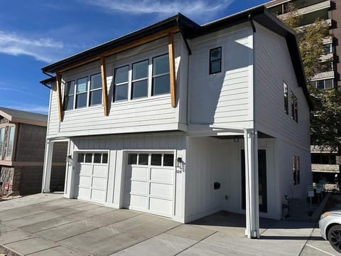 New Construction Duplex. Rent 1 or both sides. 