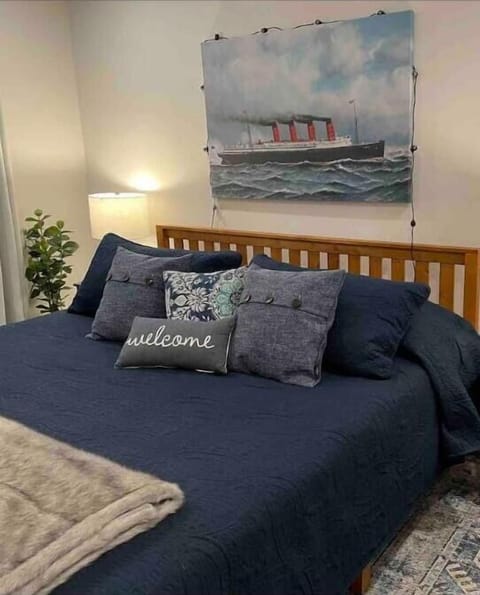 Master bedroom.. King-size bed and en-suite bathroom.