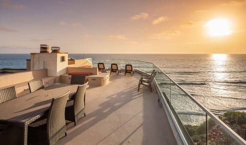Relax in the sun loungers on the Private Roof Top! Enjoy the Fire pit, outdoor dining area and BBQ Grill. Amazing Panoramic Ocean views!