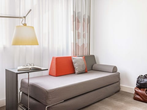 Superior Room, 1 Queen Bed, Accessible, Non Smoking | Premium bedding, in-room safe, desk, laptop workspace