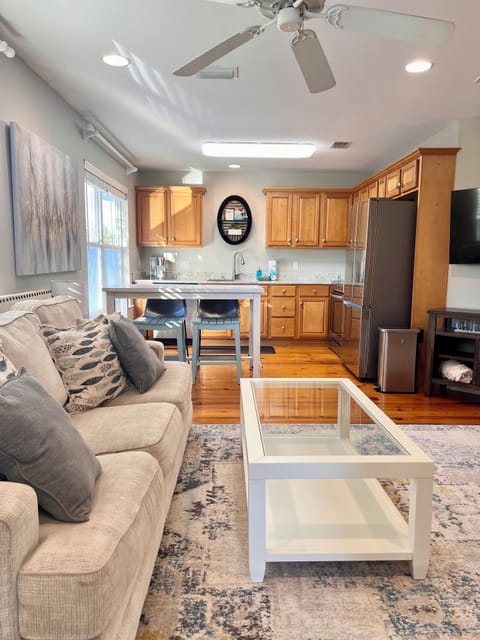 Well-equipped modern kitchen for meals after beach days, tournaments or concerts