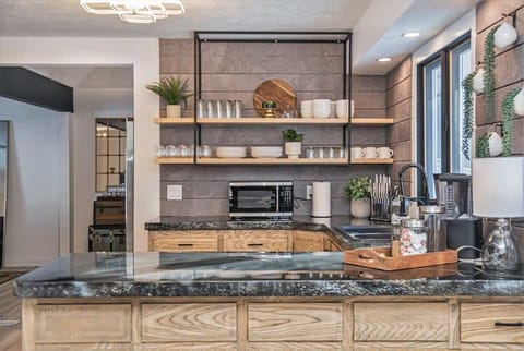 Fully equipped kitchen.