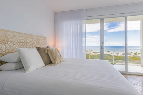 Master w KB - Elite Accommodation, Adelaide, West Beach Holiday Home, Short term rental, sleeps 8